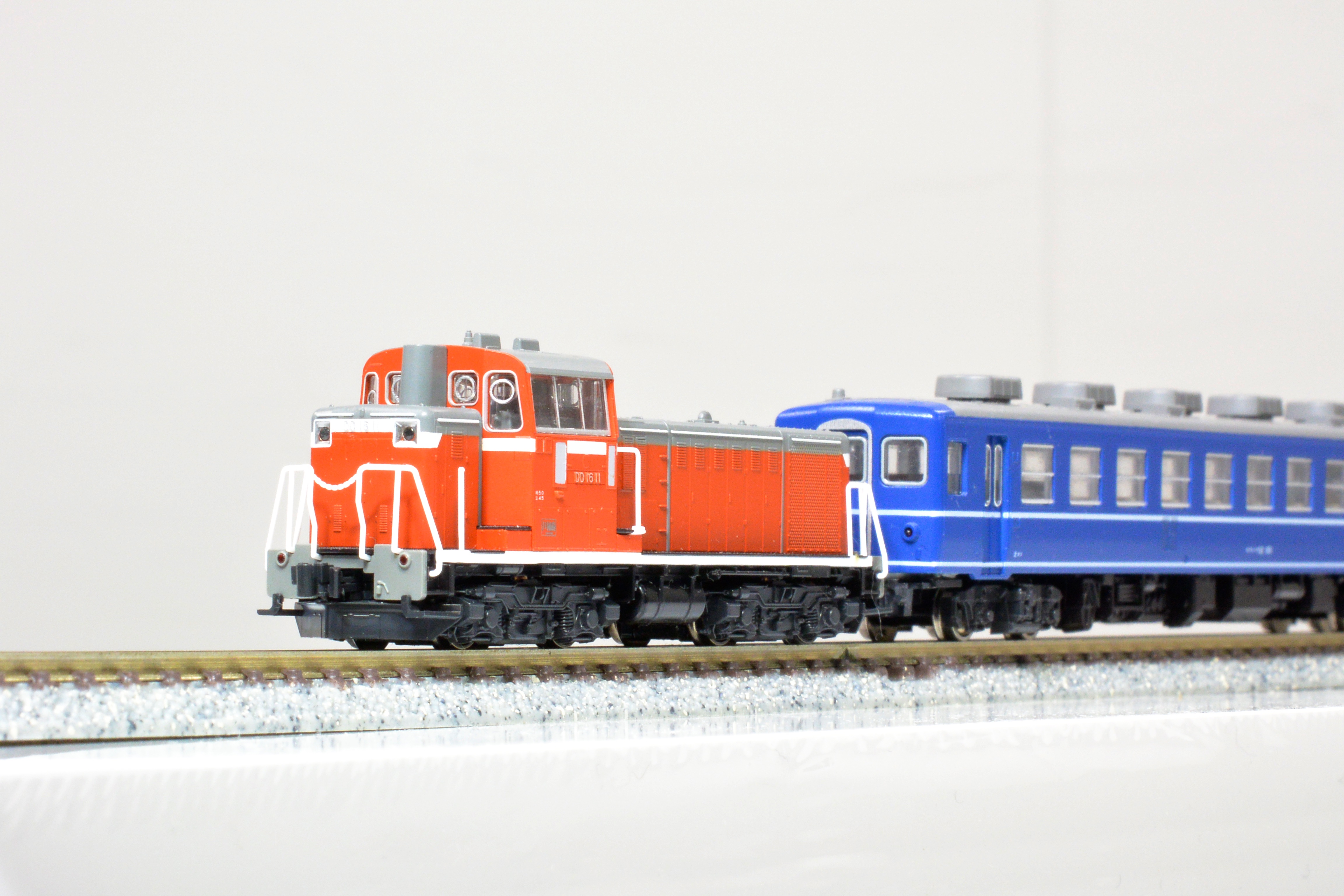 KATO】ローカル線のディーゼル機関車DD16（国鉄版） – 鉄道模型部
