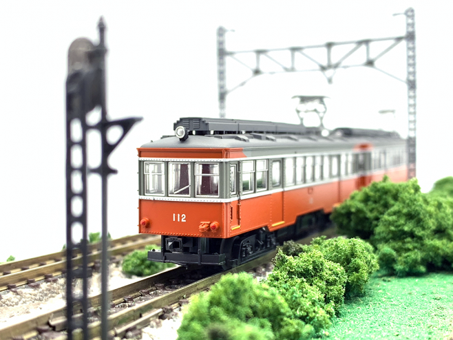 鉄道コレクション、根登山鉄道モハ2形（111+112）。撮影用ジオラマにて撮影。